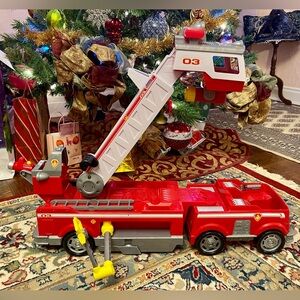 Paw Patrol Ultimate Fire Truck